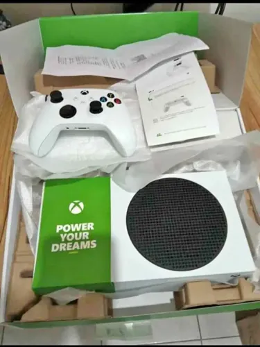 Xbox séries S, na caixa e dois controles!
