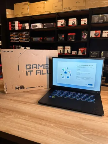 Notebook Gamer GigabyteA16 Intel Core i7-13620H, 32GB DDR5, SSD 1TB, RTX 5060 8GB, 16? 165