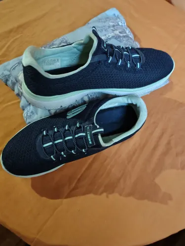 Tênis Skechers 