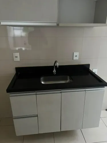 Vendo bancada em granito São Gabriel + armários de baixo