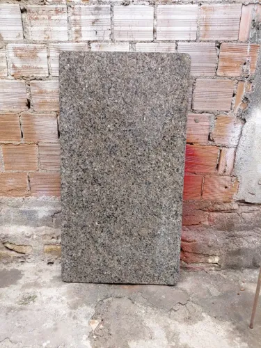Tampo de granito para mesa - 1,50 m × 80 cm - R$ 250,00