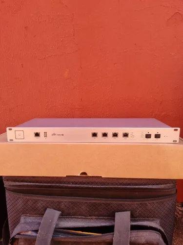 Roteador Usg-Pro 4 br Unifi Security Gateway Pro 4 Portas