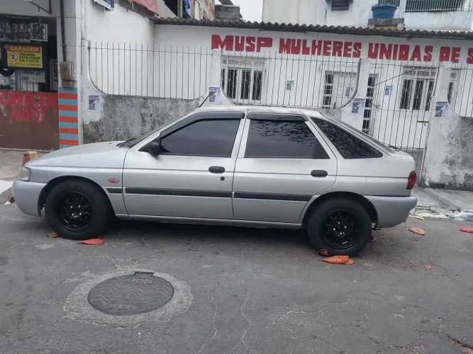 Ford Escort GL 1.6 MPI 2001