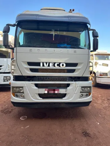 Iveco Stralis 480 6x4 engatado Rodotrem curto