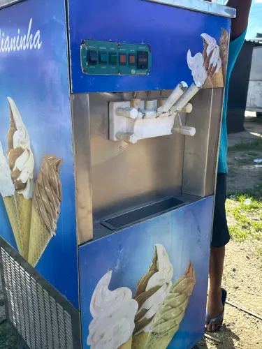 Máquina de sorvete italianinha  contato *