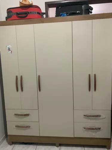 Guarda-roupa semi novo