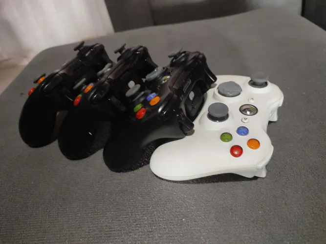 Controles de Xbox 360 higienizados, analógicos novos com garantia.