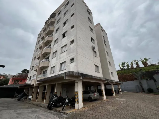 LOCAÇÃO | Excelente apartamento próximo a faculdade Zarns e FDSM, em Pouso Alegre-MG!