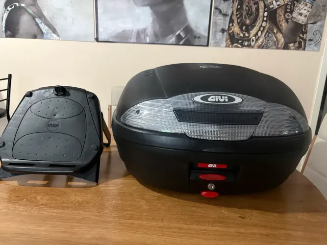 (Troca) Baú com Suporte Givi Monolock E450 45 Litros
