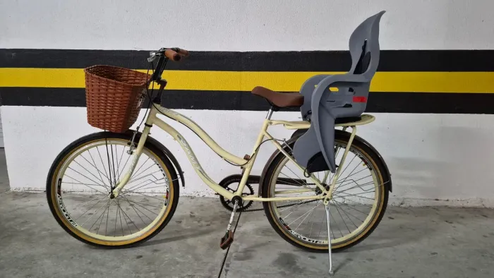 Bicicleta com cadeirinha
