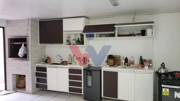Maravilhosa Casa à Venda na Av. Comendador Franco 3 Quartos, Piscina e Churrasqueira