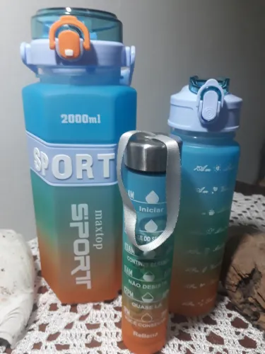 3 garrafas plásticas