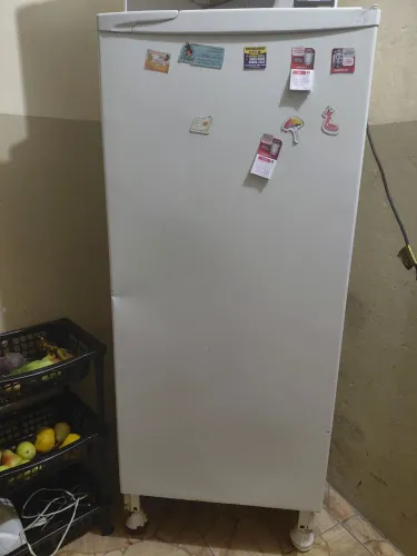 Geladeira com defeito na borracha funcionando perfeitamente fecha tambem 