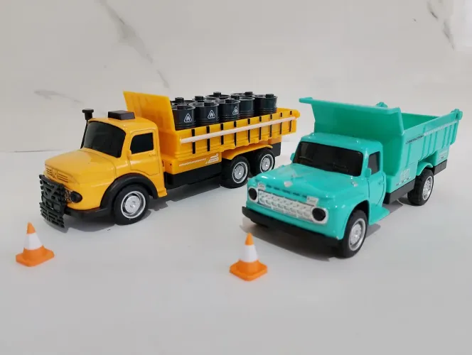 Miniatura de Caminhões Antigo escala 1:43 com Tambores 