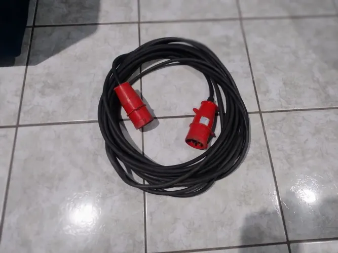 Extensão 380 Com duas entradas Macho