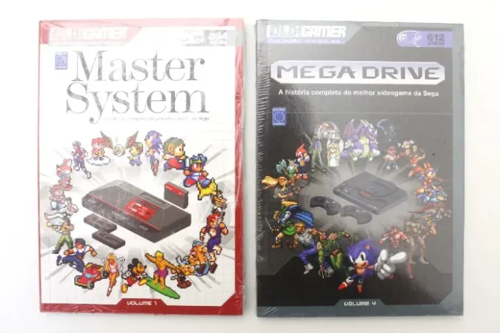 Coleção com os livros do Master System e Mega Drive da coleção Old Gamer lacrados