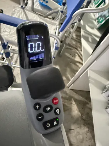 Cadeira motorizada nova com garantia 