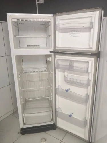 Vende uma geladeira Fros free
