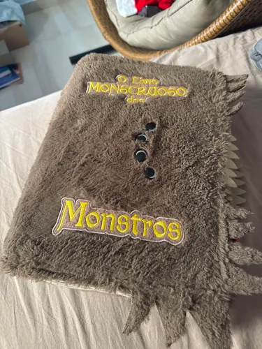 Almofada Livro Monstruoso 
