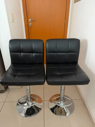 Conjunto de baquetas giratórias com estofado de couro preto