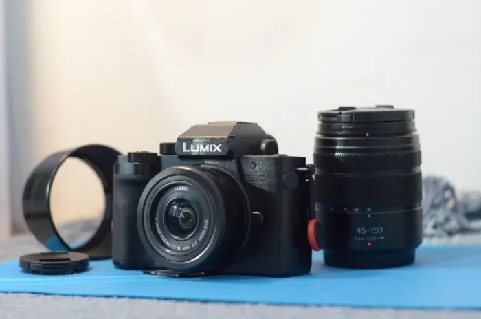 Câmera Panasonic Lumix G100D + Kit Duplo de Lentes (12-32 e 45-150) - SUPER NOVA