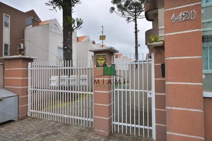 Sobrado com 3 dormitórios à venda, 143 m² por R$ 850.000,00 - Hauer - Curitiba/PR