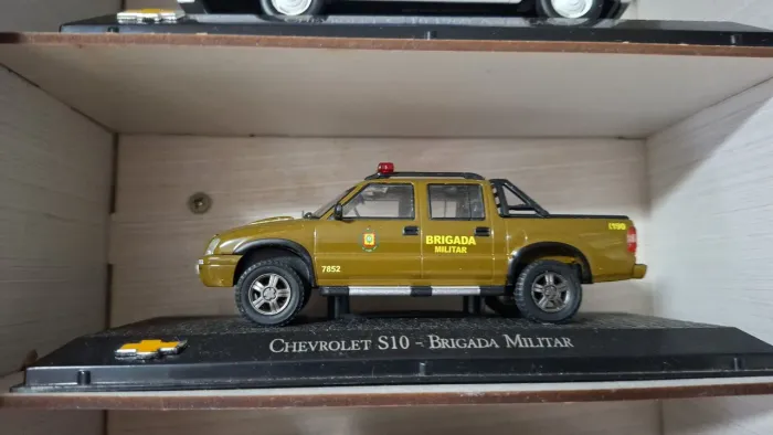 Miniatura Chevrolet S10 brigada militar escala 1/43.