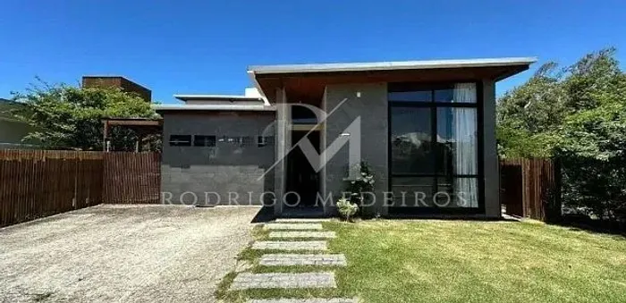 Casa com 3 suítes à venda no Morro das Pedras, Florianópolis