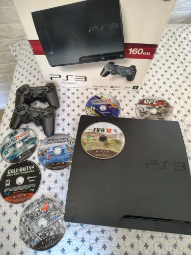 PlayStation 3 (desbloqueado) - dois controles - sete jogos / aceitamos cartão