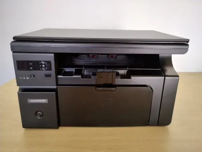 Impressora HP LaserJet M1132 MFP, usada, com toner mais toner novo em ótimo estado.