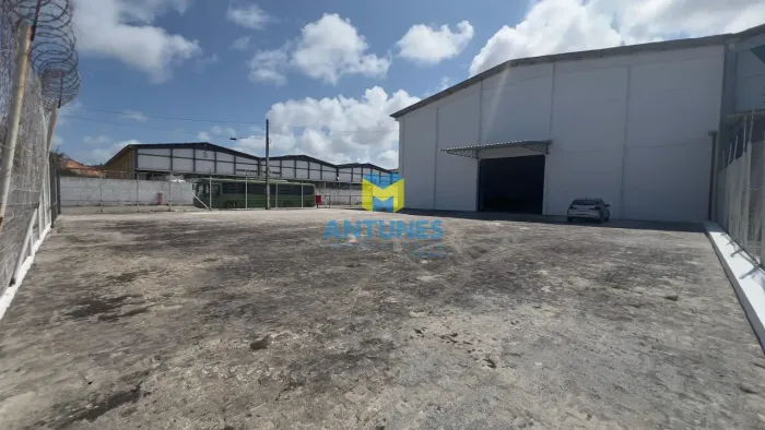 Alugue Galpão de 2.707,50m² em Jardim Jordão com pátio de manobras, ao lado Aeroporto