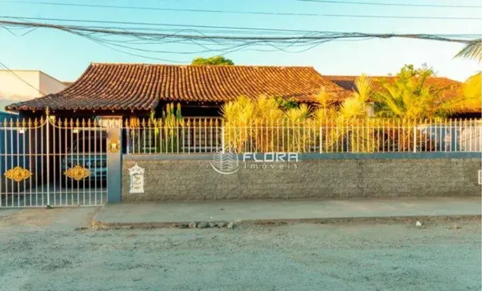 Casa com 3 dormitórios à venda, 160 m² por R$ 900.000,00 - Itaipu - Niterói/RJ