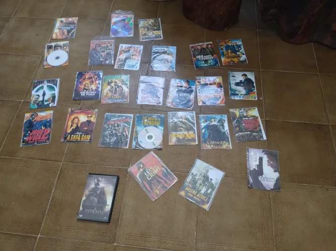 Lote com. 40 DvD filmes por 25 reais