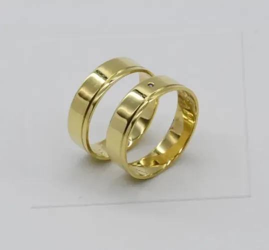 Par de Alianças Ouro 18k.