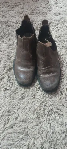 Bota de couro infantil