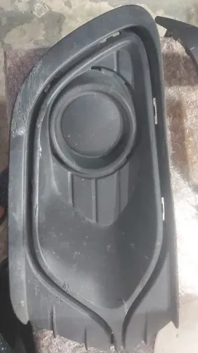 Acabamento Direito do Farol Renault Logan Antigo C Detalhe