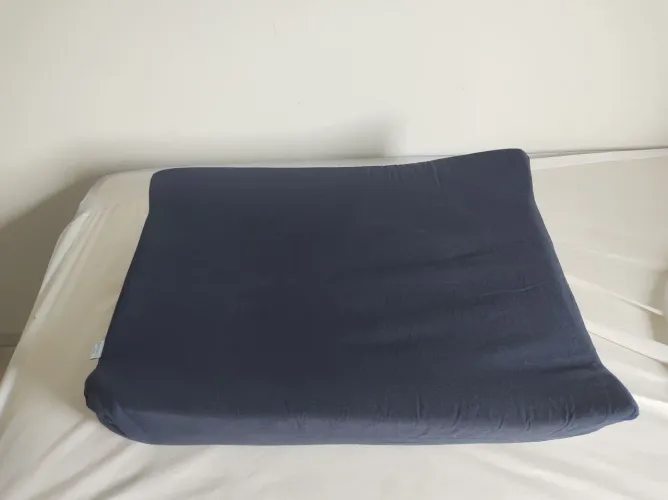 Vendo trocador , mosquiteiro (novo), saia para berço.. e dois porta fraudas.Em perfeito !