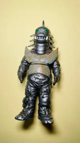 Silver Robo (Shiruba Robo) boneco vilão kaiju do Spectreman - altura 9 cm (p/ Jaspion fãs)