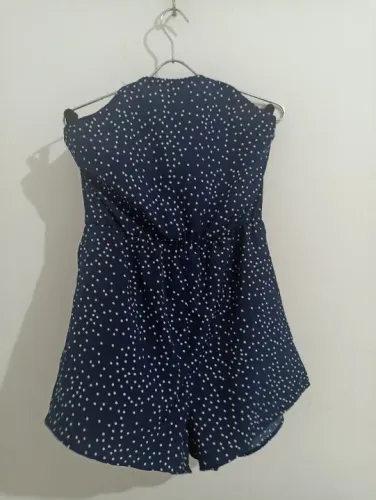 lindo macaquinho feminino poá da Shein na cor azul marinho tamanho p