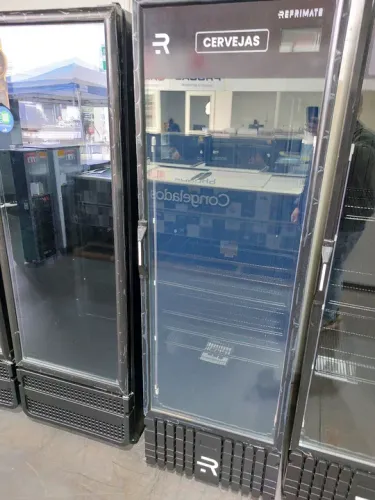Cervejeira expositora 570 litros full black nova 