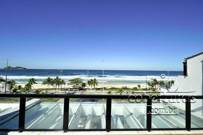 Cobertura à venda na Praia da Barra da Tijuca.  Frontal mar. Portaria 24 hs.