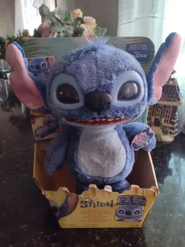 Pelúcia Stitch da Disney com olhos LCD