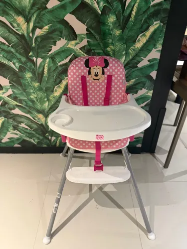 Cadeira de alimentação infantil semi-novo
