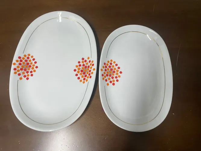 Pratos Ovais Decorados com Detalhes Dourados