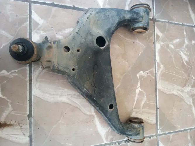 Bandeja Inferior Esquerda Toyota Hilux 2016