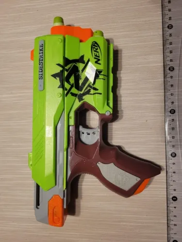 Nerf Side Strike Zombies + Coldre + 7 tiros (Arminha de Brinquedo)