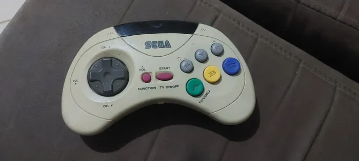 Controle de sega saturno sem fio original  sem as tampas traseiras e sem receptor