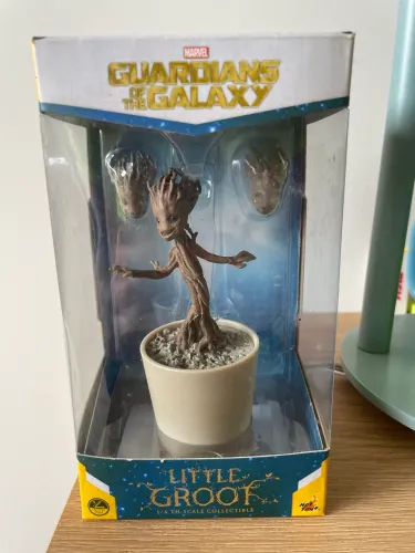 Original: Little Groot (Baby Groot). Hot Toys. Com selo de autenticidade. Escala 1/4.
