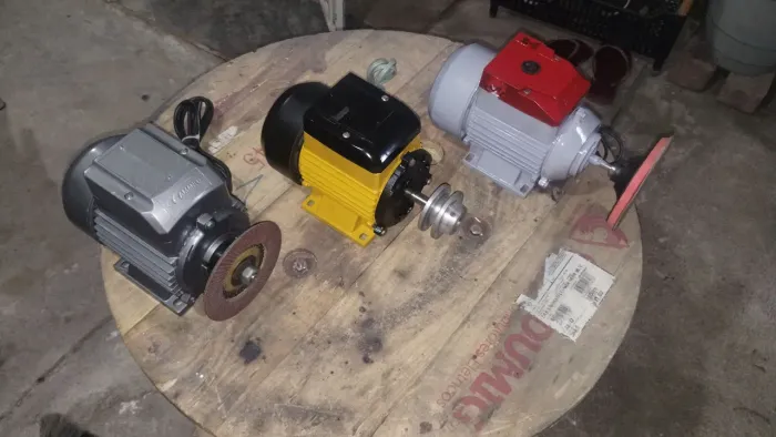 Motor multi ferramentas de bancada.