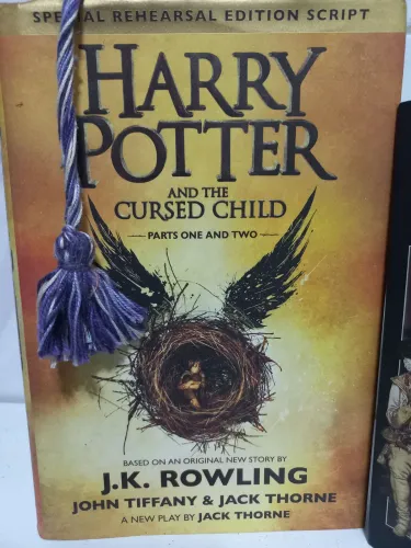 (Oportunidade) Livro em inglês: Harry Potter and the Cursed Child e os Três Mosqueteiros!
